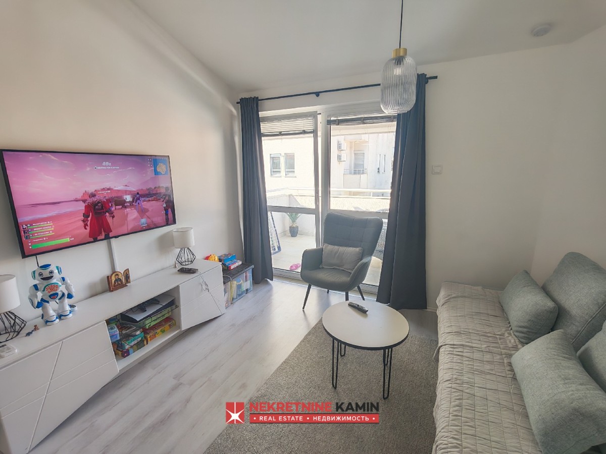 Renovated and Furnished One-Bedroom Apartment on the Fourth Floor, Adok, Budva